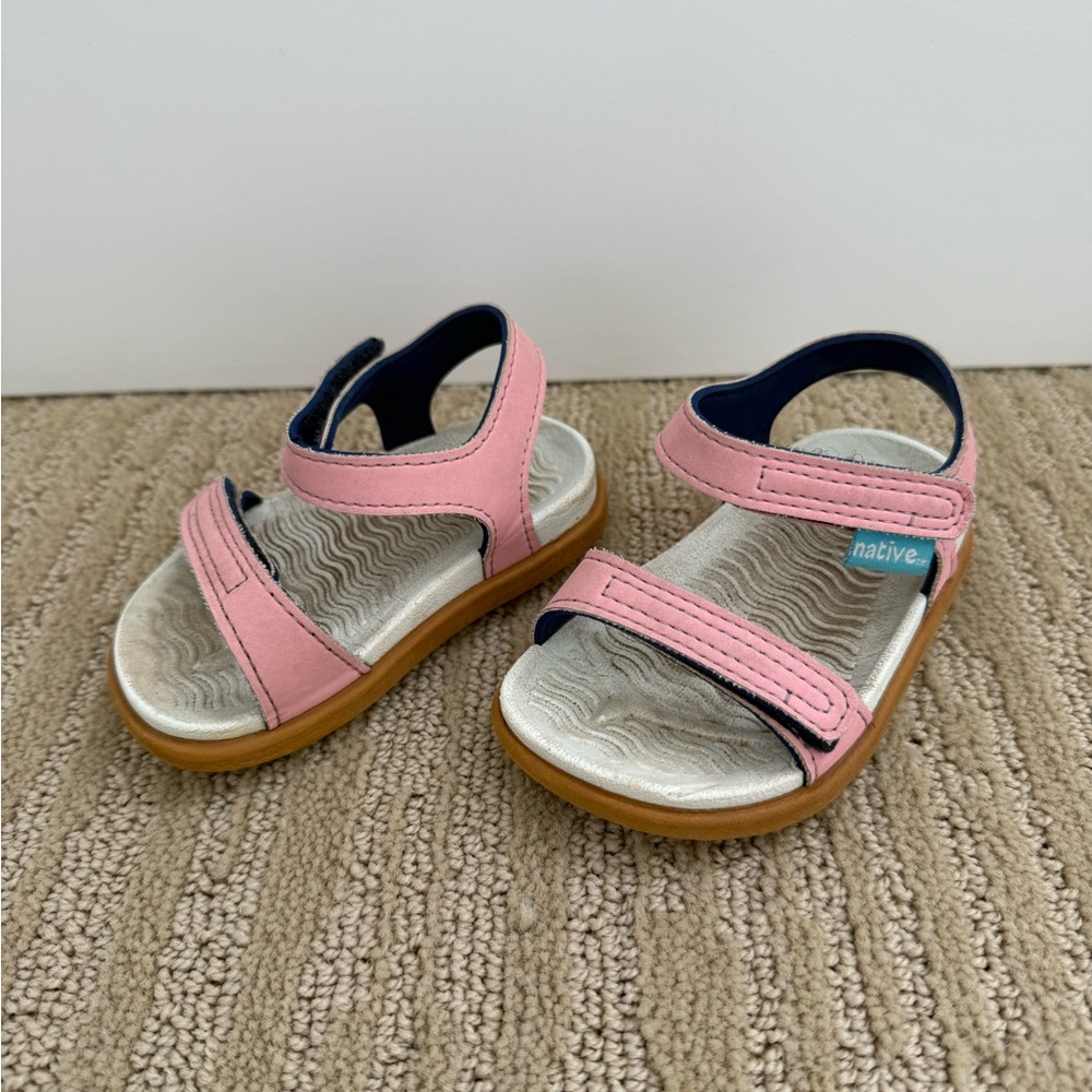 Native Charley Water Sandals, light pink/navy/toffee brown size 4